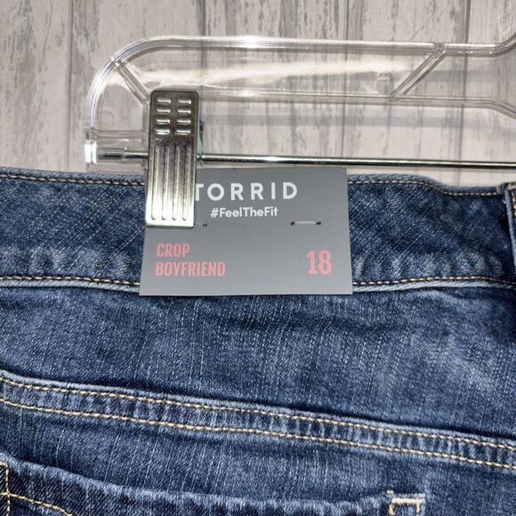 Womens Size 18 Torrid Crop Boyfriend Jeans NWT - Picture 3 of 5